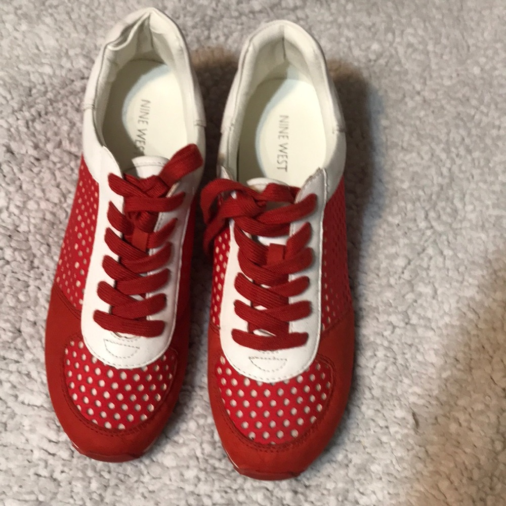 Nine West wedged tennis shoes